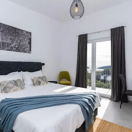 Ferienhaus S Velikim Vrtom I Bazenom *