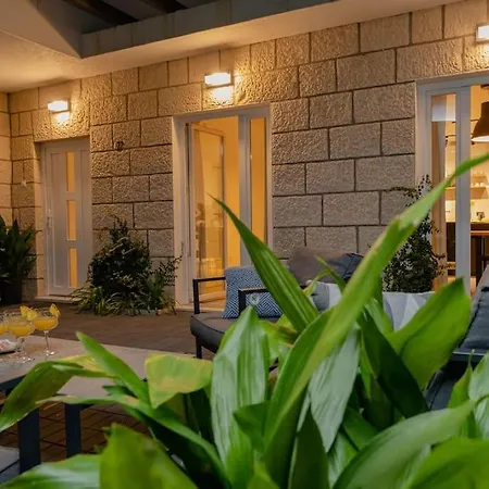 S Velikim Vrtom I Bazenom Ferienhaus Gruda