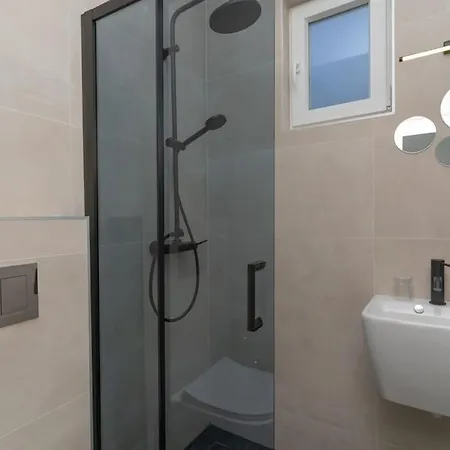 Ferienhaus S Velikim Vrtom I Bazenom *