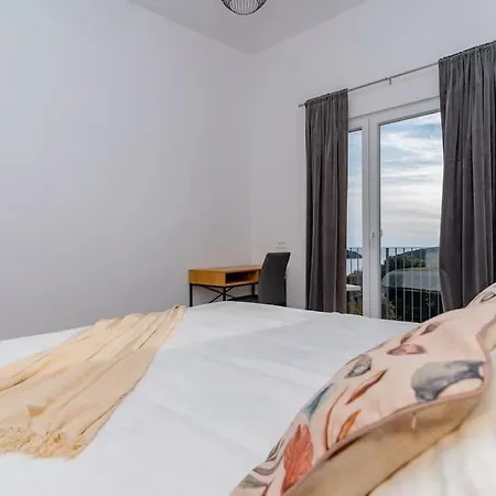 S Velikim Vrtom I Bazenom Ferienhaus *