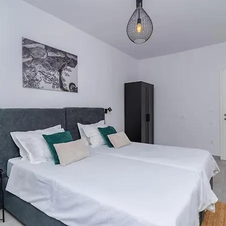 S Velikim Vrtom I Bazenom Casa de Férias *
