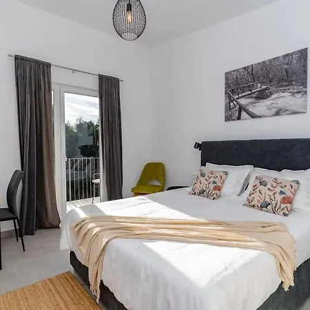 S Velikim Vrtom I Bazenom Casa de Férias Gruda
