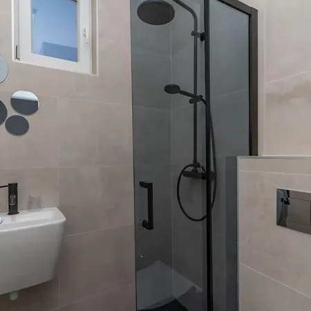 S Velikim Vrtom I Bazenom Casa de Férias